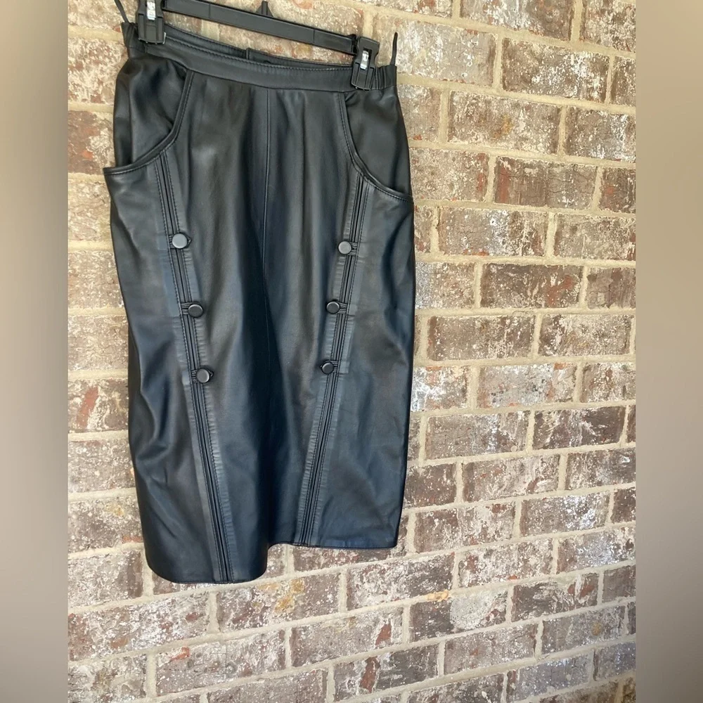 VINTAGE LEATHER SKIRTwith  BACK SLITS Buttons on Front Zipper Elastic Waist Sz 8